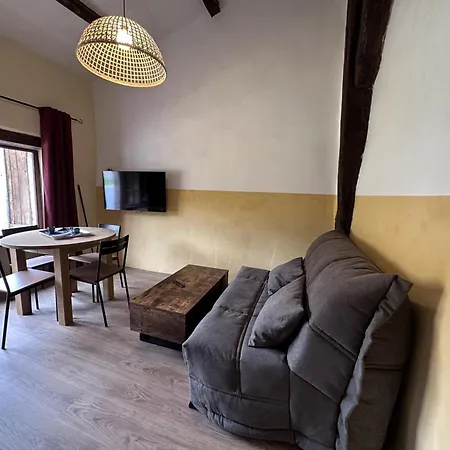 Chateau Historique Avec Piscine, Gite Romantique, Ideal Famille, Activites Variees Et Services Inclus. - Fr-1-489-502 *