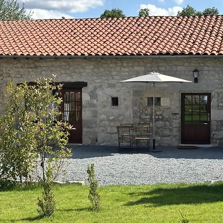 Tatil Evi Chateau Historique Avec Piscine, Gite Romantique, Ideal Famille, Activites Variees Et Services Inclus. - Fr-1-489-502